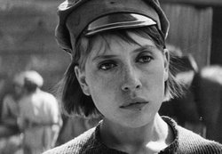 Кадр фильма &laquo;В огне брода нет&raquo;.